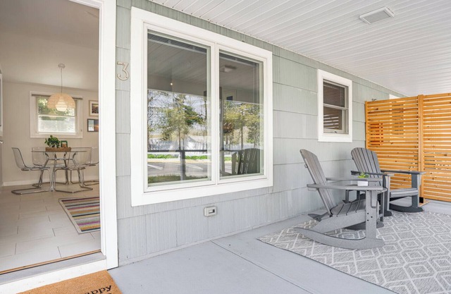 Cottage Suite in Boutique Hotel, Heart of Hampton Bays, Waterfront...