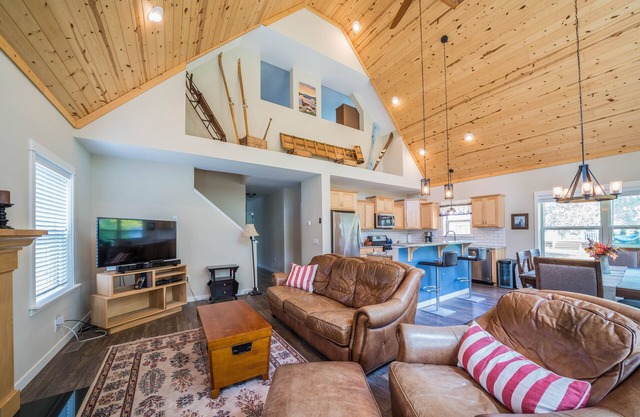 Cottage w/Hot Tub, Fire Pit & Beach Access