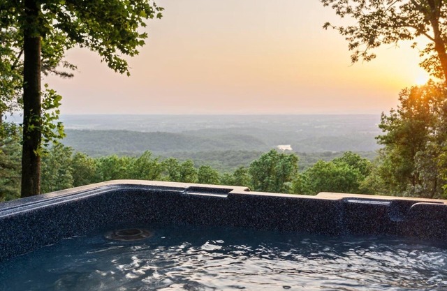 Cottage w/ Hot Tub and 100-Mile Valley Views!