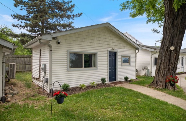 Cottage w/ Lake Access Unit 2