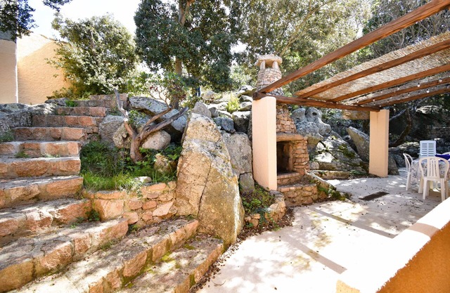 Cottage with large outdoor space and A/C