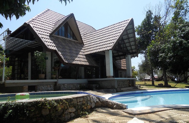 Ferienhaus mit Pool in den Hügeln, inmitten tropischer Ruhe