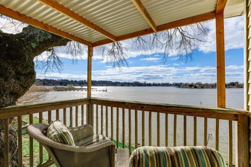 Cottage with Potomac River Views in Newburg!