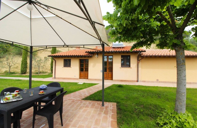 Kleines Haus ideal für einen romantischen Urlaub. Es bietet privater Pool und Jacuzzi sowie eine Kli