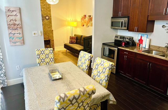 COTTAGE WITH PRIVATE GARDEN PATIO!!! SLEEPS 6!!!