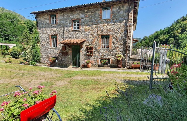 Ferienhaus mit privatem Pool, welches sich nahe dem Naturreservat der Apuanischen Alpen befindet