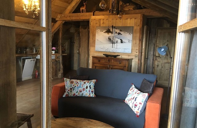 Cottage mit Terrasse 15 Minuten vom See entfernt auf dem Land, in einem alten Bauernhaus
