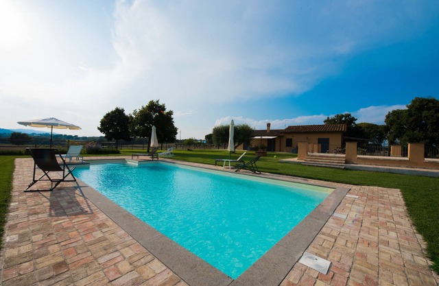 Ländlich und Design ein ruhiges Häuschen in einer grünen Umgebung mit Pool