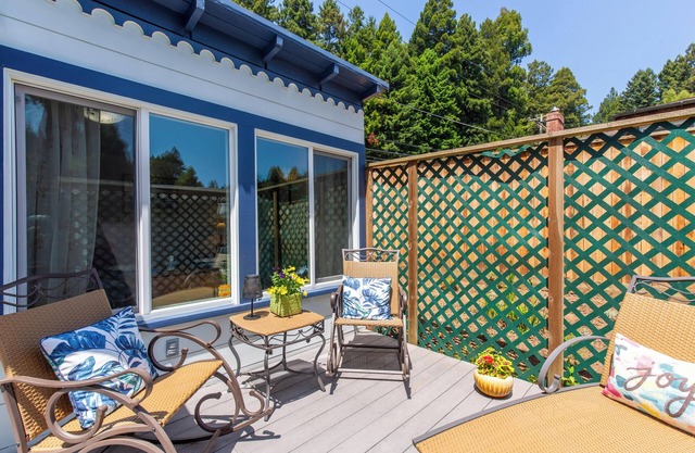 Cottagecore charm beside the redwoods—steps to trails, minutes to beaches and downtown Arcata.
