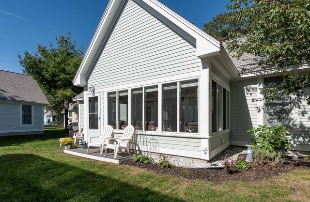 Cottages at Summer Village, fully furnished cottage, Wi-fi, heated pools, hot tub