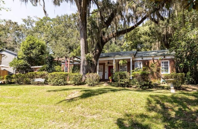 Cottages @ Lake Ella - Bungalow 1bd1b/kitchen