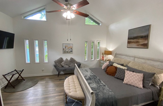The Lions Den by OneHometown Getaways