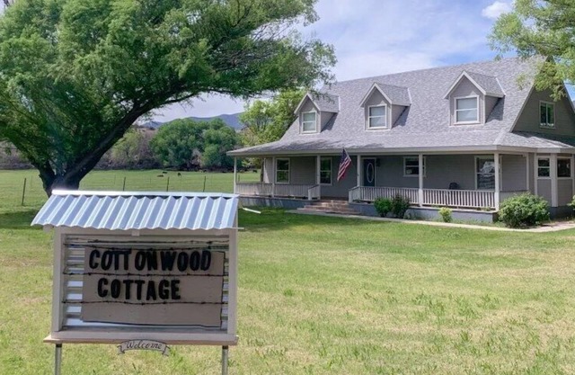 Cottonwood - Minutes from old town and wineries!