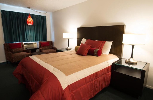 Cougar Land Motel