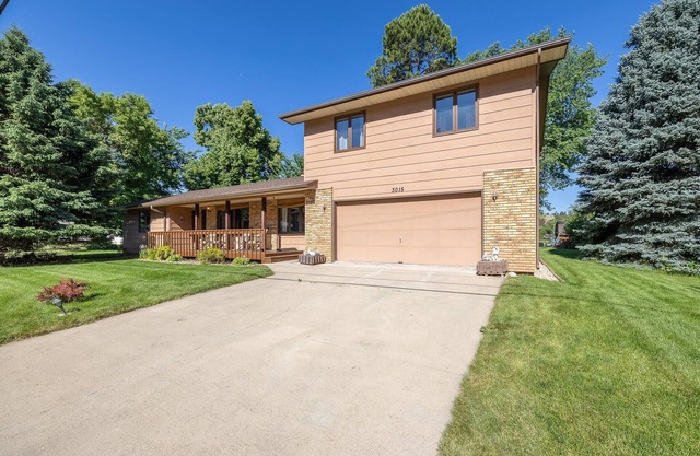 Cougar Lodge Vacation Home Thirty Minutes from Mt Rushmore - In Rapid City On Canyon Lake Thirty Minutes from Mt Rushmore