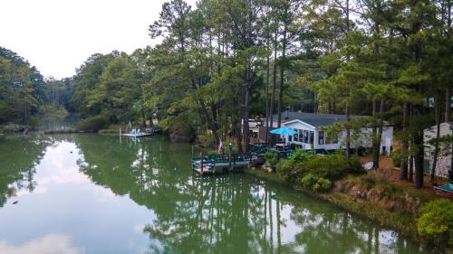 Counting Corks - Waterfront, Pet friendly, private dock!