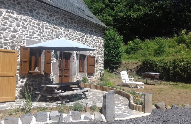 Typisches Landhaus - EGLISENEUVE D''ENTRAIGUES