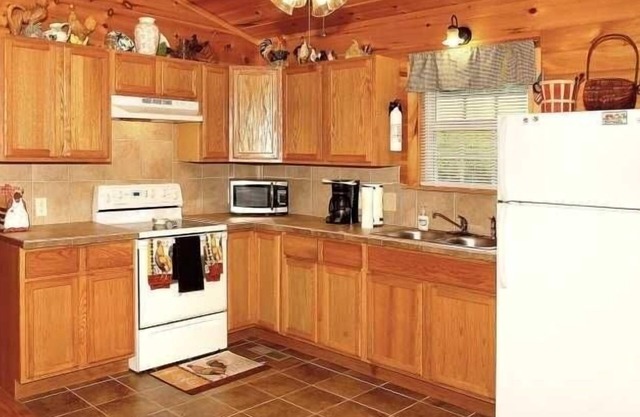 Country - 2 Bedrooms, 1 Baths, Sleeps 6 Cabin by RedAwning
