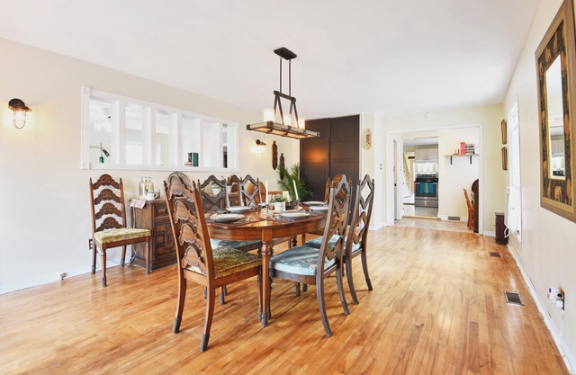 Country 5 Bed 1.5 Bath - charming cottage w/ gym,1HR to Ottawa & Montreal