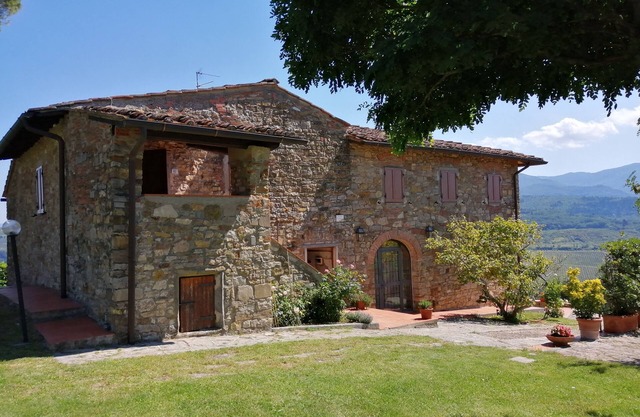 Country apartment with private terrace, free wifi and external shared pool