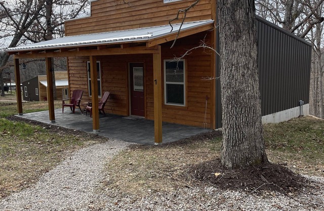 Country Cabin with Jacuzzi Tub Near Blue Springs Ranch