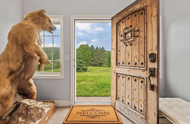 Country Castle Retreat! Beautiful 4600+ sq 4 bd 4 bath sprawling country estate!
