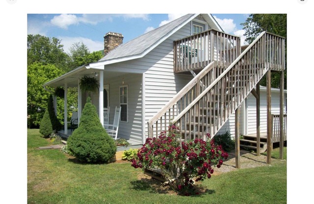country charm cottage in a quiet neighborhood. easy access.