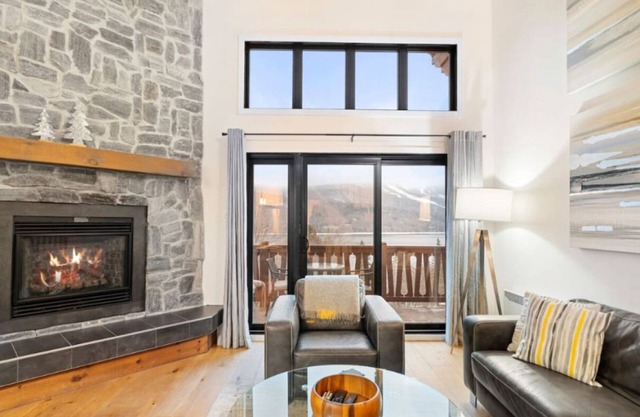 Country / Chic Condo with Views of Mont-Tremblant
