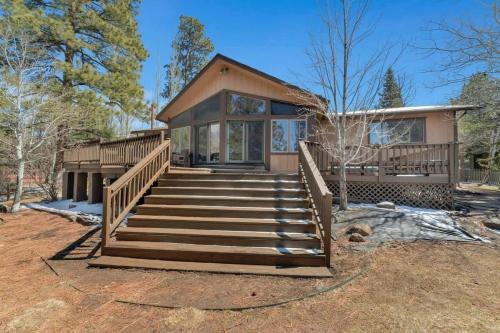 Country Club Cabin with Hot Tub