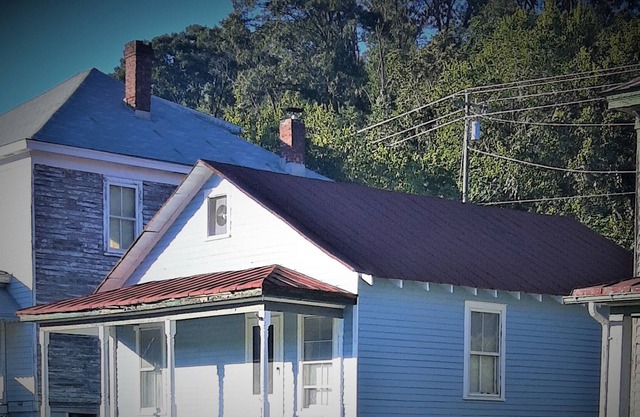 Country Cottage in an Old Train town down by the river