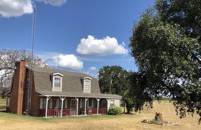Country Cottage Miles From City Life
