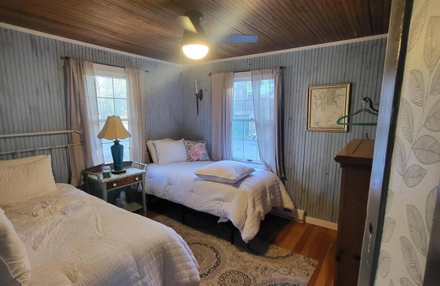 Country cottage on historic property with lake, walking trails close to town.
