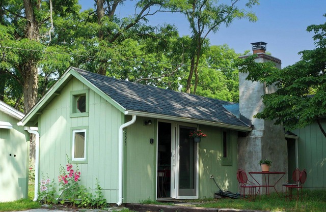 Country Cottage Retreat, Fido stays for free