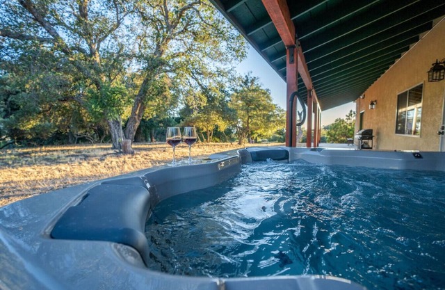 Country Cowboy Hot Tub Hideaway on 20 Acres