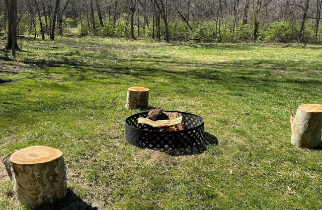 Country Cozy Getaway on 30 Acres Close to Town