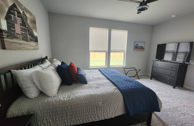 Country Cozy! Well stocked, immaculate home. Great short or extended stays!