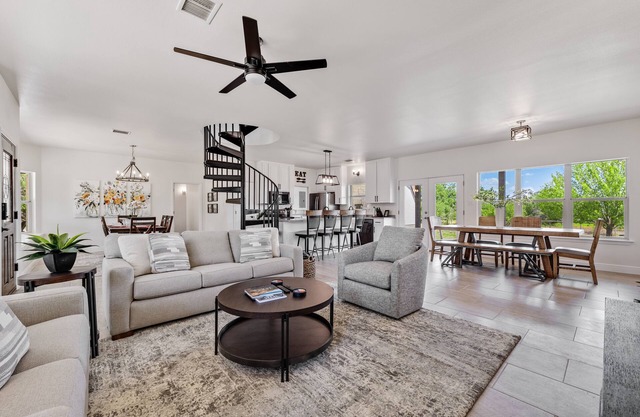 Country Dream in Liberty Hill-4 BR/4 BA on 14 acres!