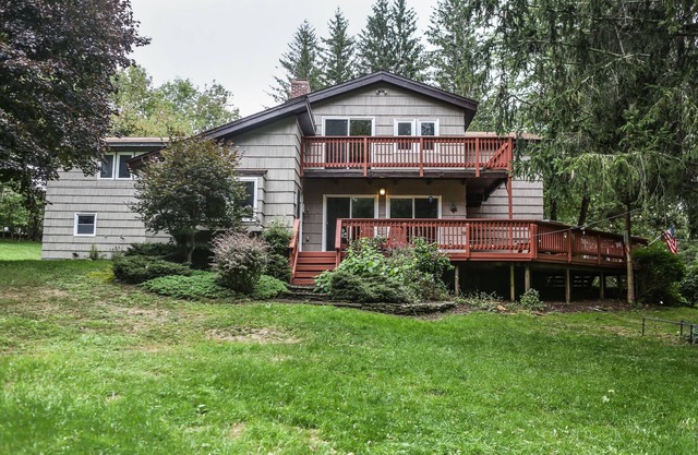 5 Betten / 5 Bäder mit 2 Hektar großen Teich, Pvt Beach, Pool / Foosball-Tische, Feuerstelle, Sauna