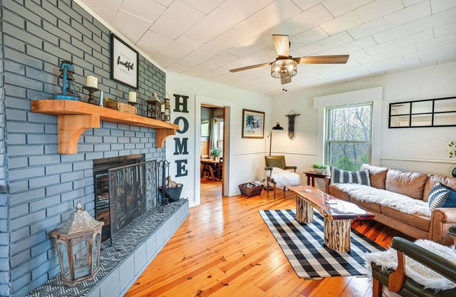 Country Escape: Log Cabin Near Kentucky Lake!