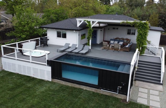 Country Escape: Pool, Hot Tub, Garden & Bocce