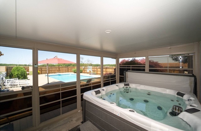 Landgut mit beheiztem Pool und Whirlpool nur wenige Minuten von South Haven entfernt.