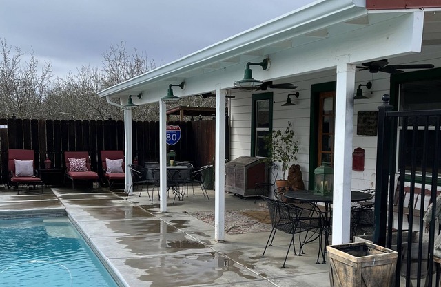 Country Farmhouse close to Wineries, Restaurants, & Farm stands
