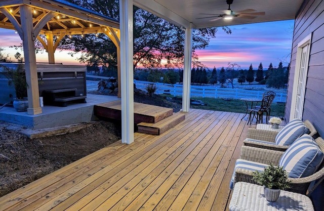 Country Farmhouse on Wine Trail Hot Tub & Pool Table