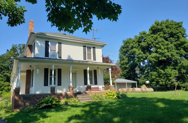 Country farmhouse close to Hillsdale College.