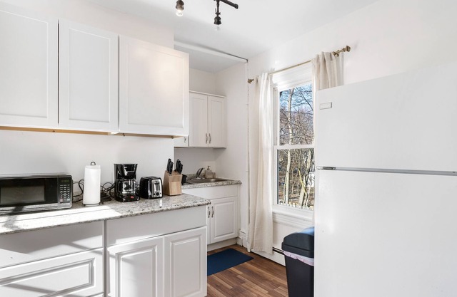 Country Getaway| Free parking | Centrally Located