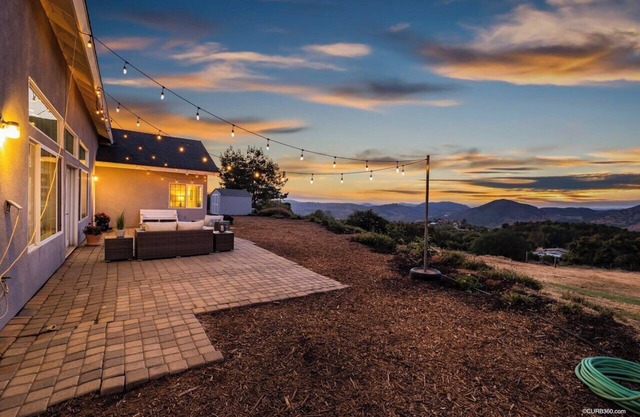 COUNTRY GETAWAY WITH VIEWS