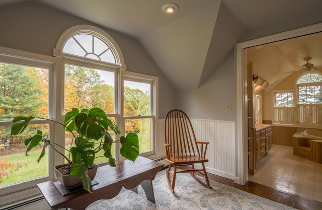 Country getaway with gorgeous views, 15 minutes from Middlebury