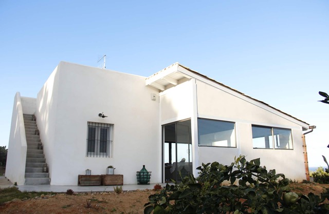 Landhaus mit Meerblick zwischen Zitrusfrüchten, Kaktusfeigen und mediterranen Düften