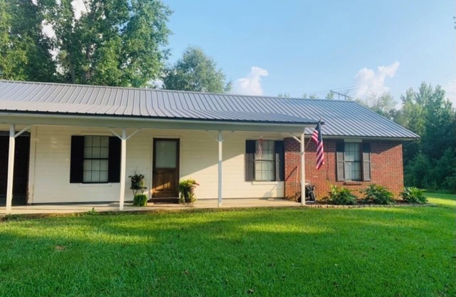 Country home close to fair and casino!