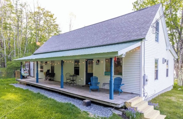 Country Home in Heart of Village Close to Mt.Snow!